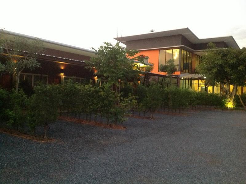 น่านฟ้าชลธีรีสอร์ท Nanfachonlathi Resort Extérieur photo